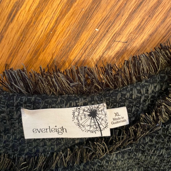 Short Sleeved Sweater - Picture 2 of 4